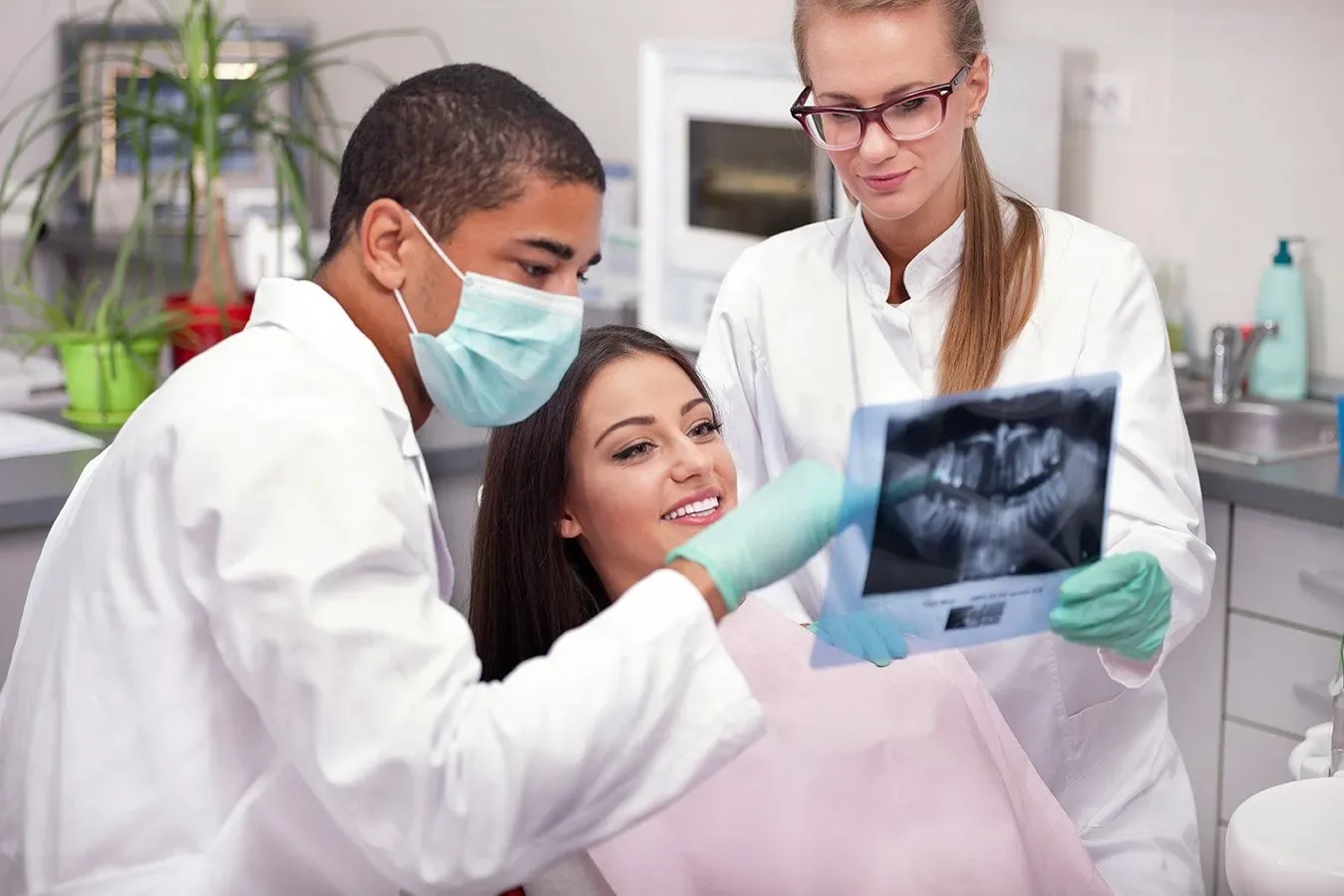 How to ensure you are consulting the right Periodontist in Dieppe?